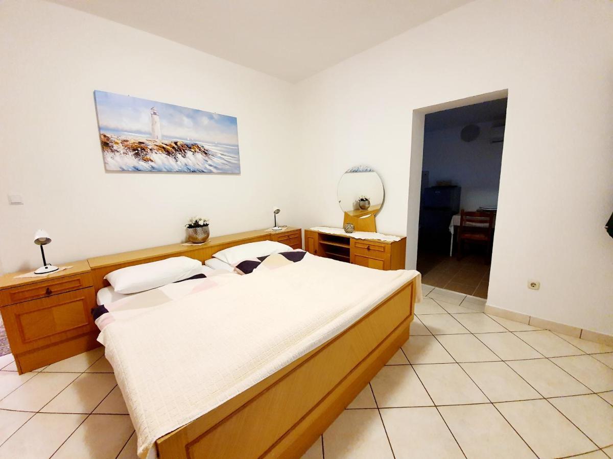 Apartamani Katarina Vl.Ilija Jusup Lejlighed Starigrad Paklenica Eksteriør billede