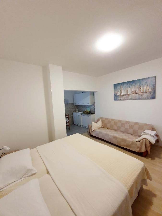 Apartamani Katarina Vl.Ilija Jusup Lejlighed Starigrad Paklenica Eksteriør billede