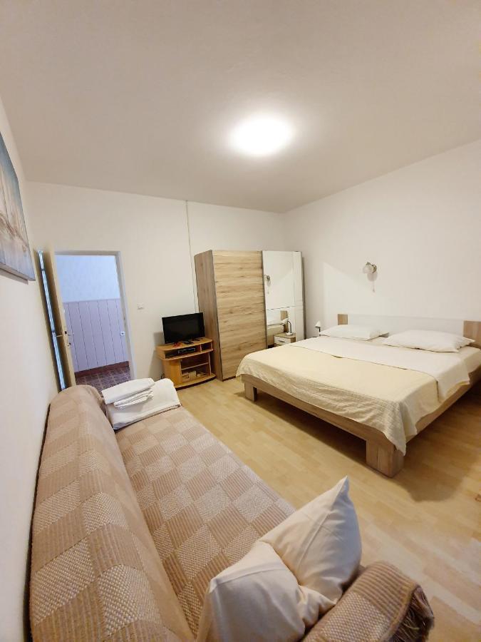 Apartamani Katarina Vl.Ilija Jusup Lejlighed Starigrad Paklenica Eksteriør billede