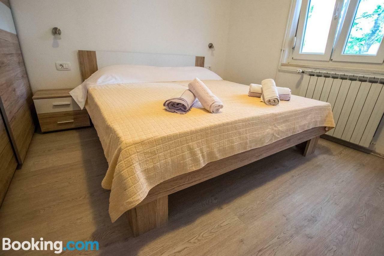 Apartamani Katarina Vl.Ilija Jusup Lejlighed Starigrad Paklenica Eksteriør billede