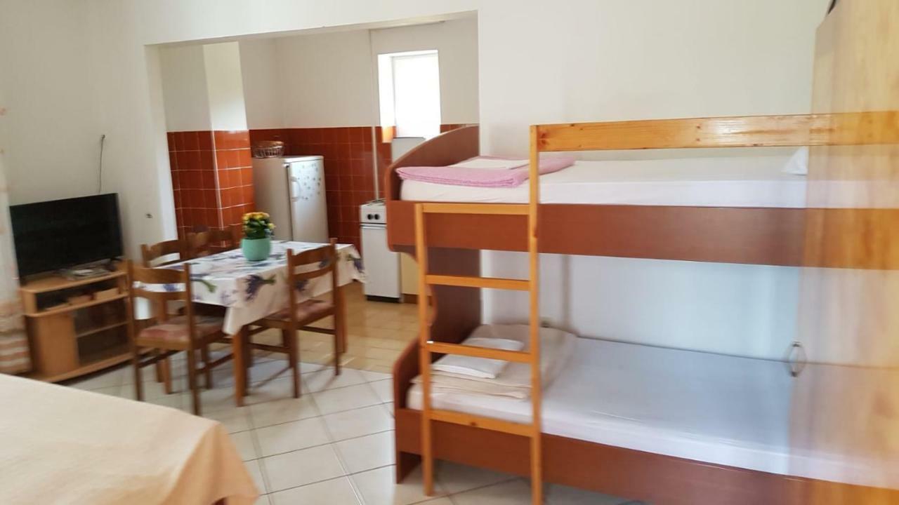 Apartamani Katarina Vl.Ilija Jusup Lejlighed Starigrad Paklenica Eksteriør billede